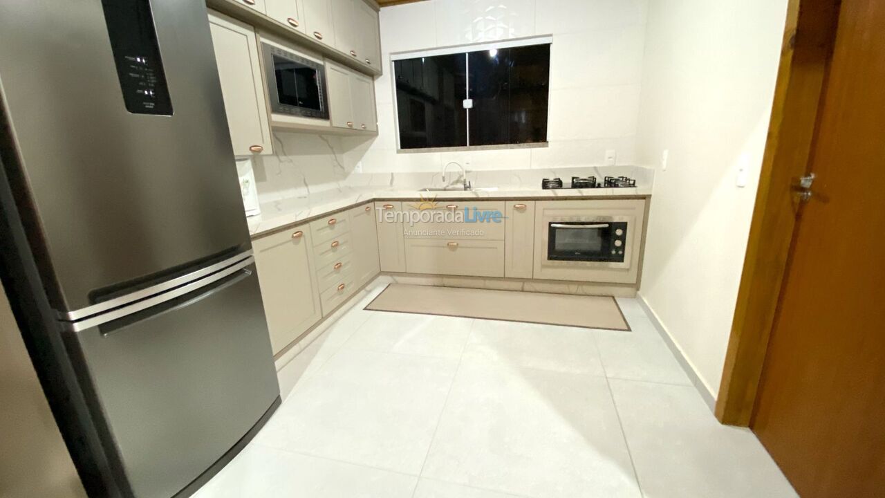 Casa para aluguel de temporada em Bombinhas (Praia de Bombinhas)