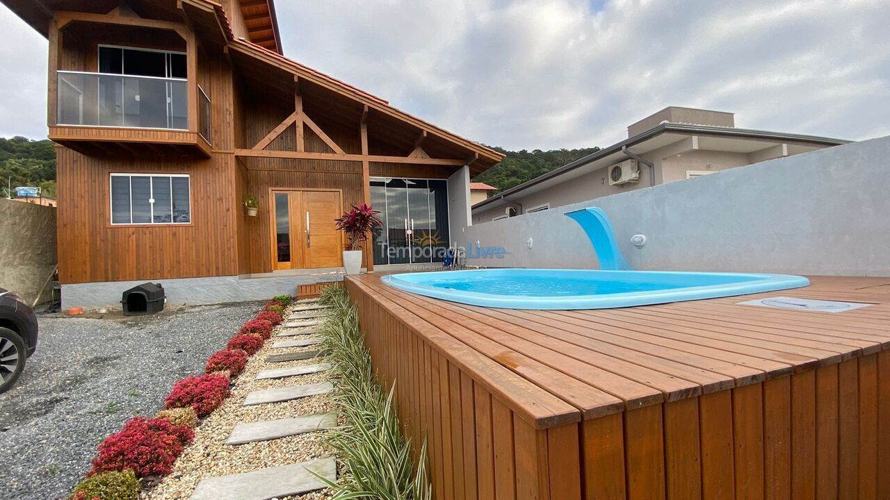 Casa para aluguel de temporada em Bombinhas (Praia de Bombinhas)