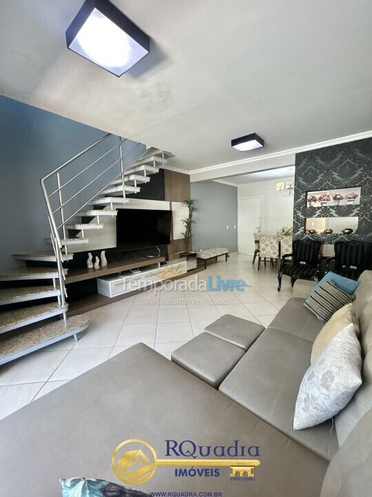 Casa para aluguel de temporada em Bombinhas (Praia de Bombas)