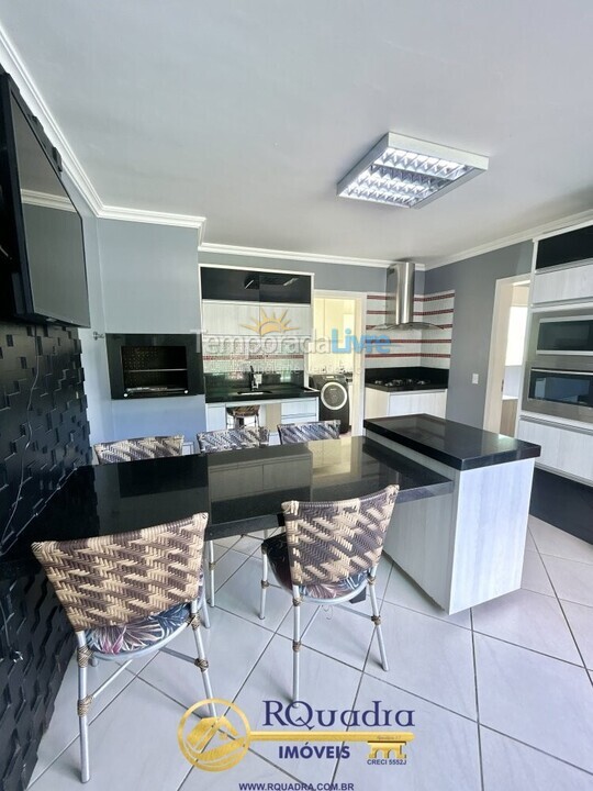 Casa para aluguel de temporada em Bombinhas (Praia de Bombas)