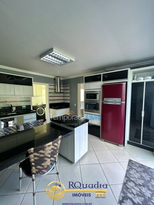 Casa para aluguel de temporada em Bombinhas (Praia de Bombas)