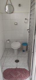Lavabo
🚻 banheiro adicional para maior praticidade e comodidade dos hóspedes.