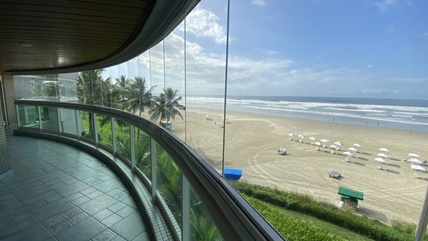 Beachfront apartment in Riviera