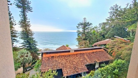 Apartment in Jurerê with Sea View