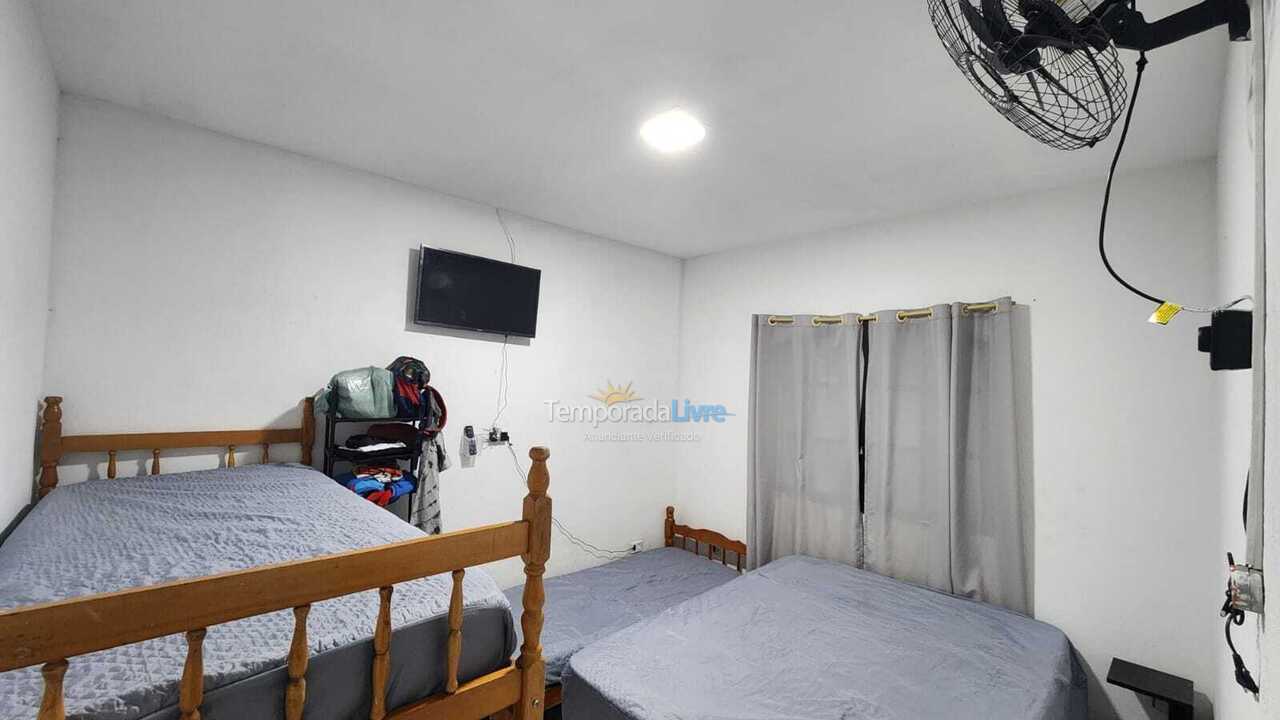 Casa para alquiler de vacaciones em Caraguatatuba (Praia das Palmeiras)