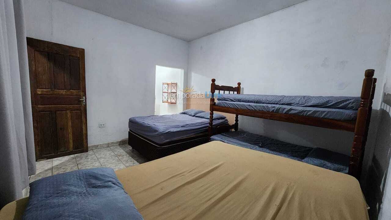 Casa para alquiler de vacaciones em Caraguatatuba (Praia das Palmeiras)