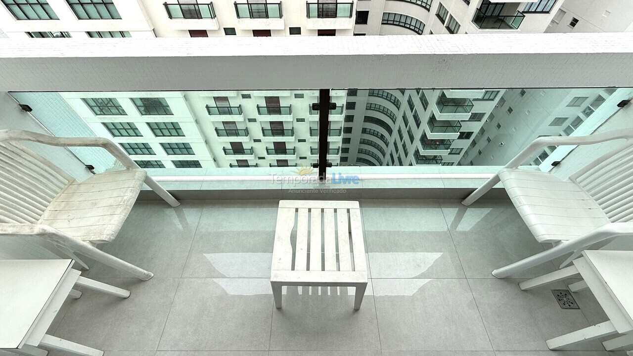 Apartamento para aluguel de temporada em Guarujá (Pitangueiras)