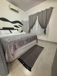 Quarto com cama queem