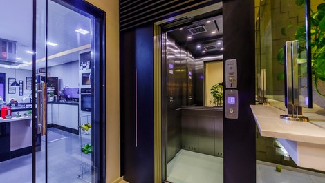 House with elevator 5 minutes from the beach