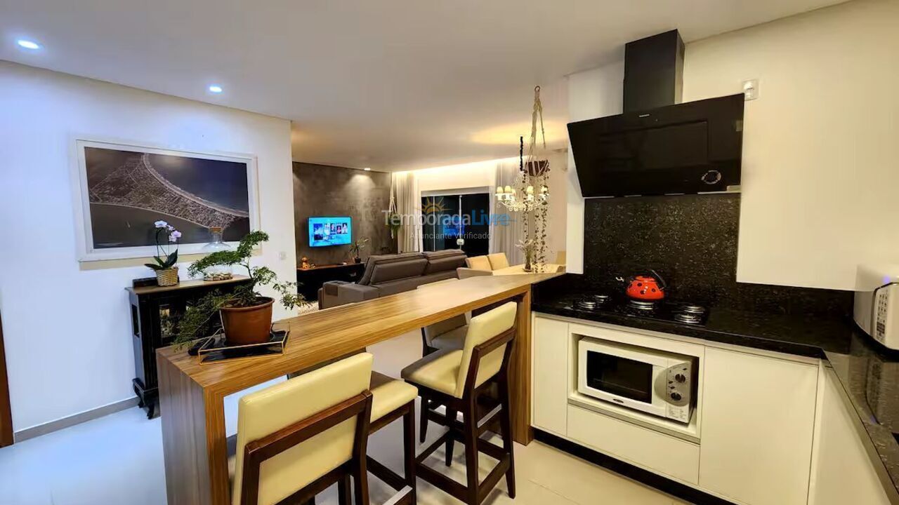 Casa para aluguel de temporada em Bombinhas (Canto Grande)