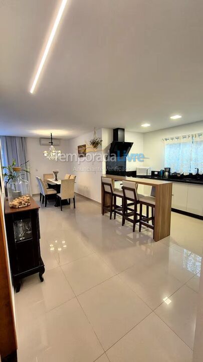 Casa para aluguel de temporada em Bombinhas (Canto Grande)