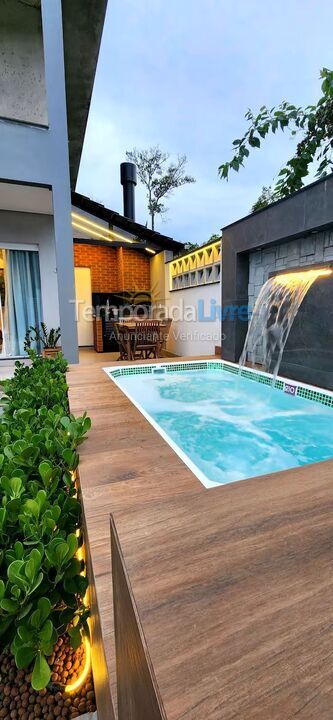 Casa para aluguel de temporada em Bombinhas (Canto Grande)