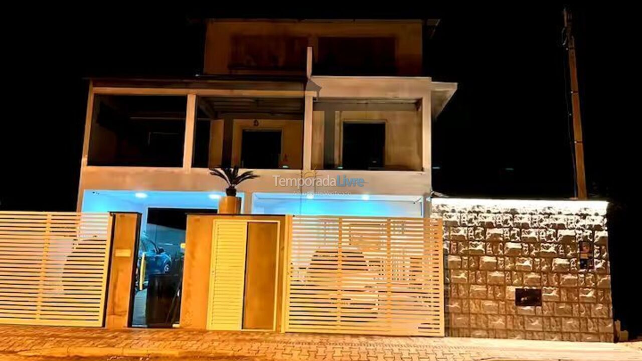 Casa para aluguel de temporada em Bombinhas (Canto Grande)