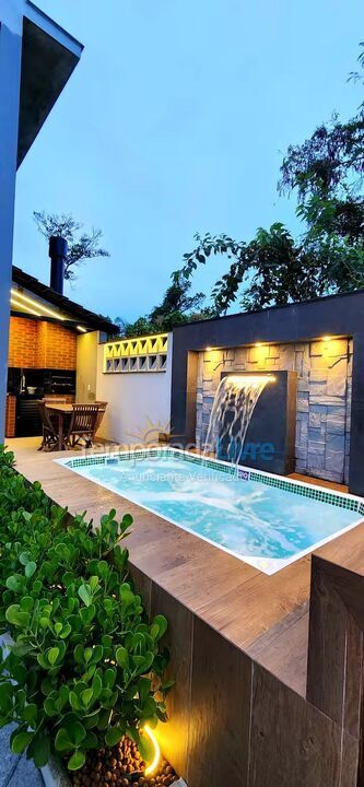 Casa para aluguel de temporada em Bombinhas (Canto Grande)