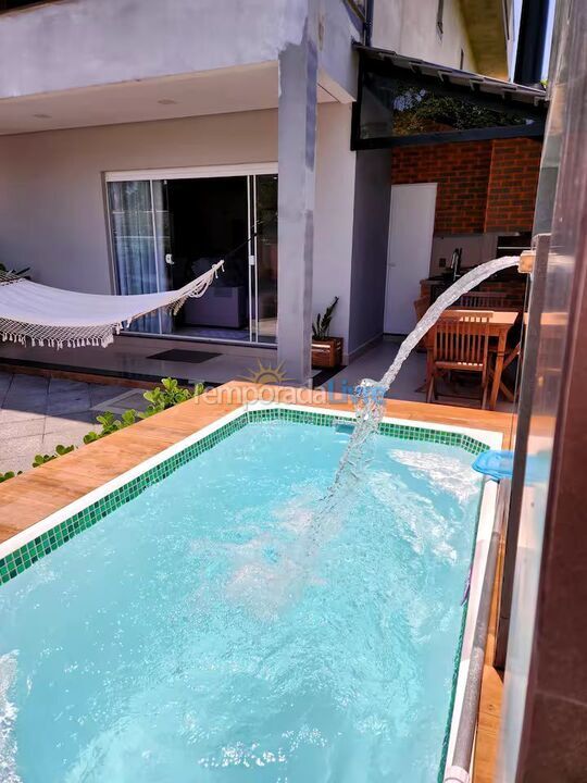 Casa para aluguel de temporada em Bombinhas (Canto Grande)