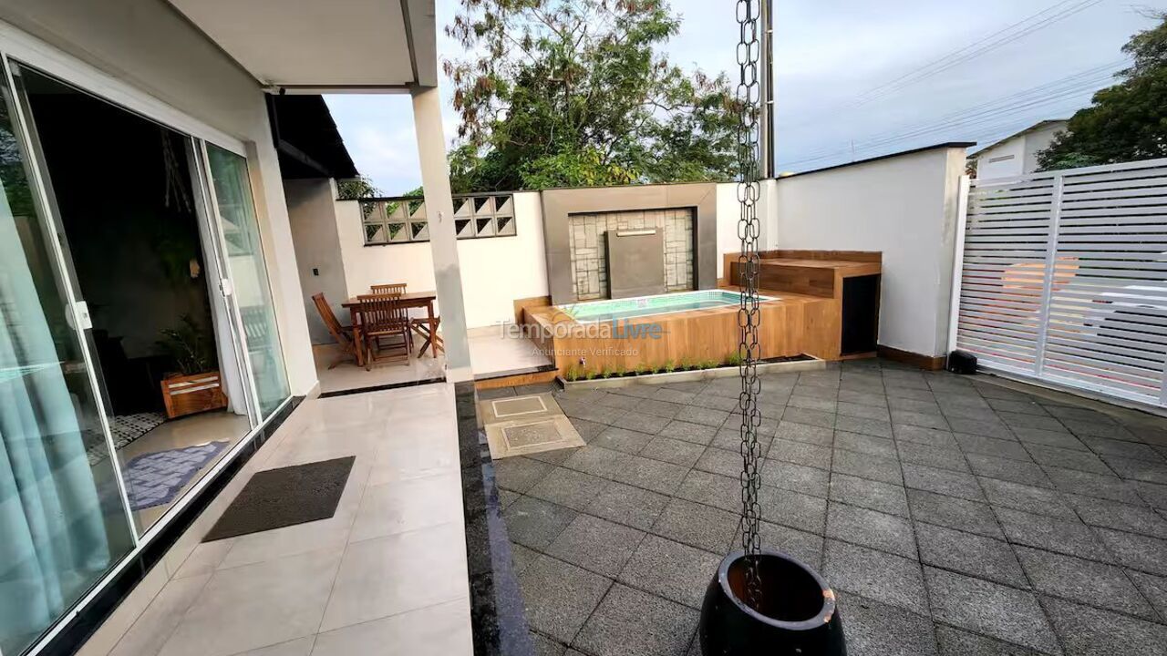 Casa para aluguel de temporada em Bombinhas (Canto Grande)