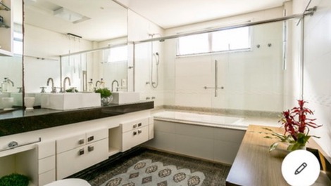 Amplio apartamento con excelente ubicación.