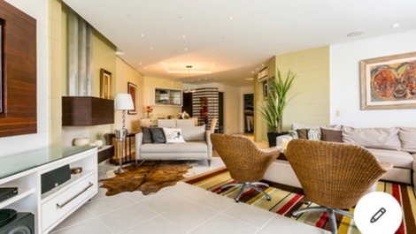 Amplio apartamento con excelente ubicación.