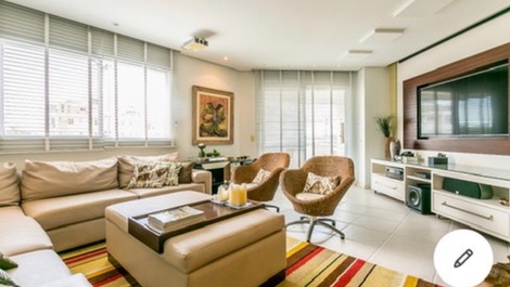 Amplio apartamento con excelente ubicación.