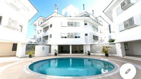 Amplio apartamento con excelente ubicación.