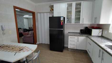 4 bedrooms with 2 air-conditioned suites close to Russi Russi