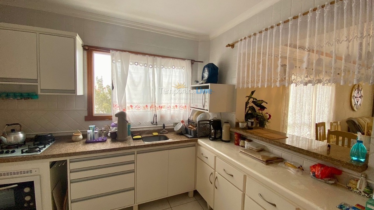 Apartamento para aluguel de temporada em Capão da Canoa (Centro)