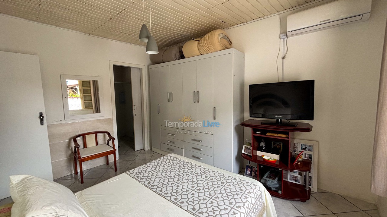 Casa para alquiler de vacaciones em Governador Celso Ramos (Costeira da Armação)