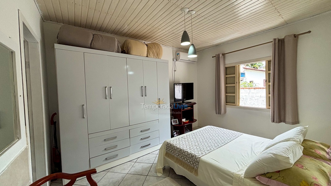 Casa para alquiler de vacaciones em Governador Celso Ramos (Costeira da Armação)