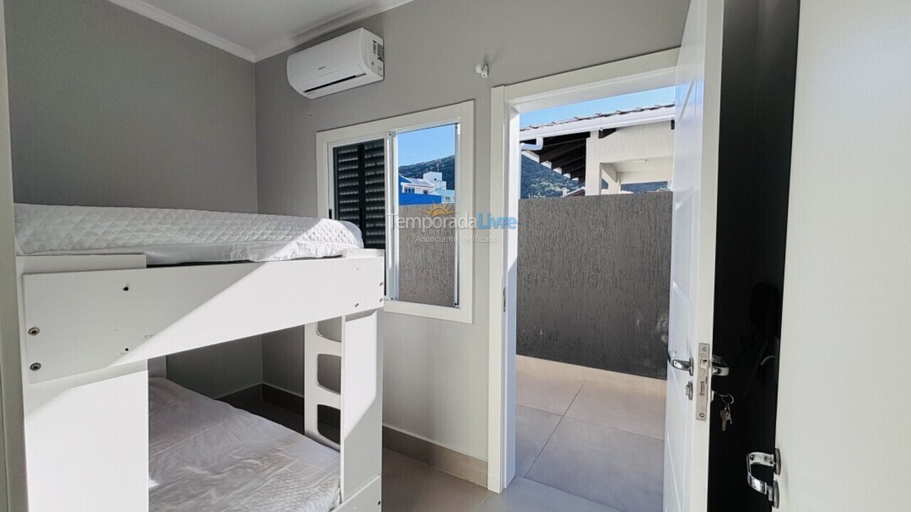 House for vacation rental in Bombinhas (Praia de Bombas)