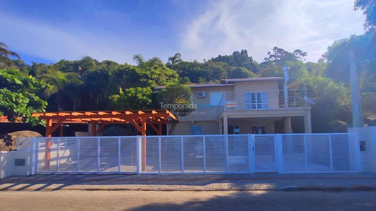 House for vacation rental in Bombinhas (Canto Grande)