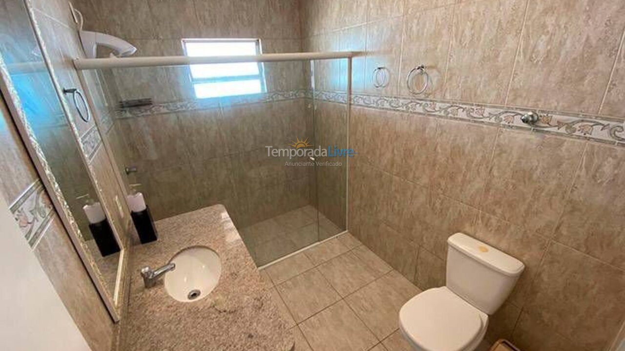 Casa para aluguel de temporada em Bombinhas (Praia de Bombas)