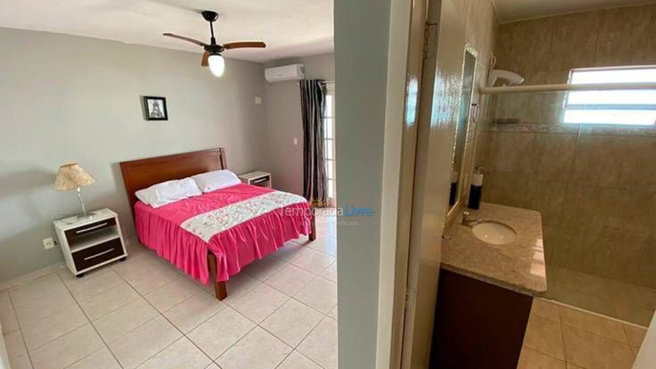 Casa para aluguel de temporada em Bombinhas (Praia de Bombas)