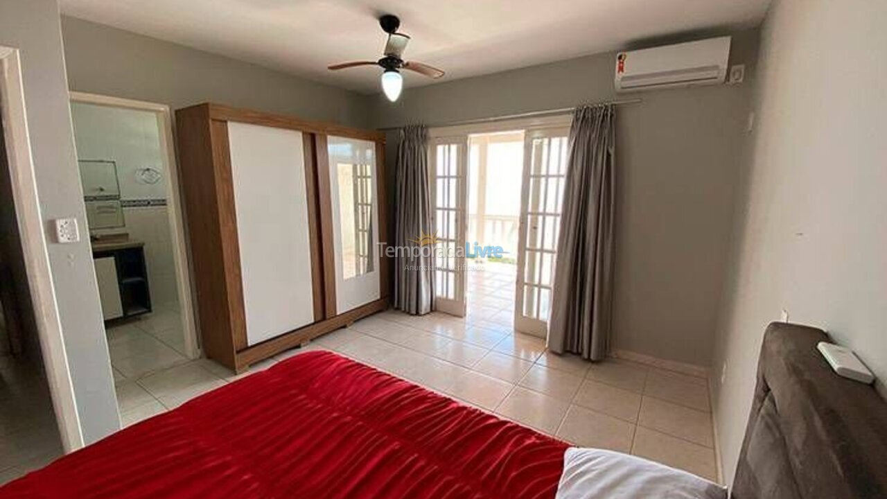 Casa para aluguel de temporada em Bombinhas (Praia de Bombas)