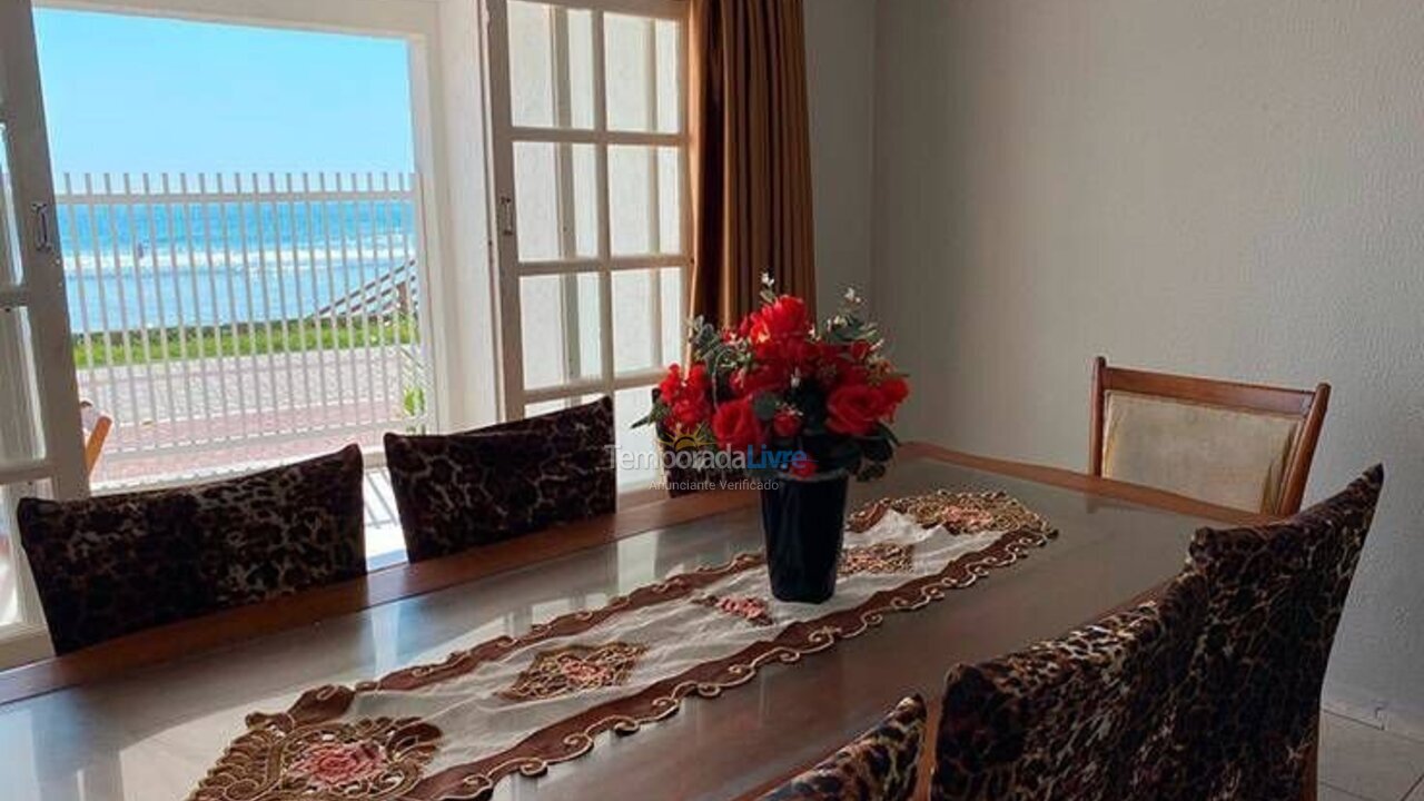 Casa para aluguel de temporada em Bombinhas (Praia de Bombas)