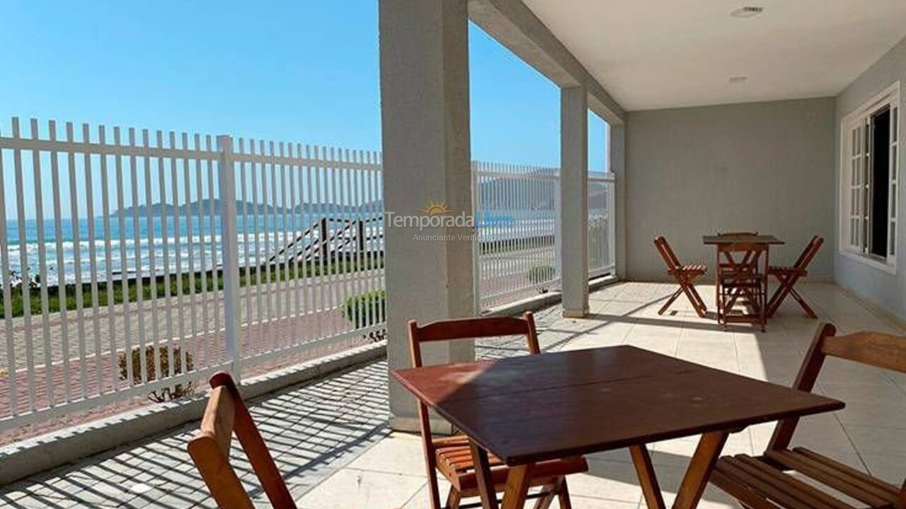 Casa para aluguel de temporada em Bombinhas (Praia de Bombas)