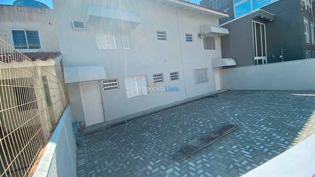 Casa para aluguel de temporada em Bombinhas (Praia de Bombas)