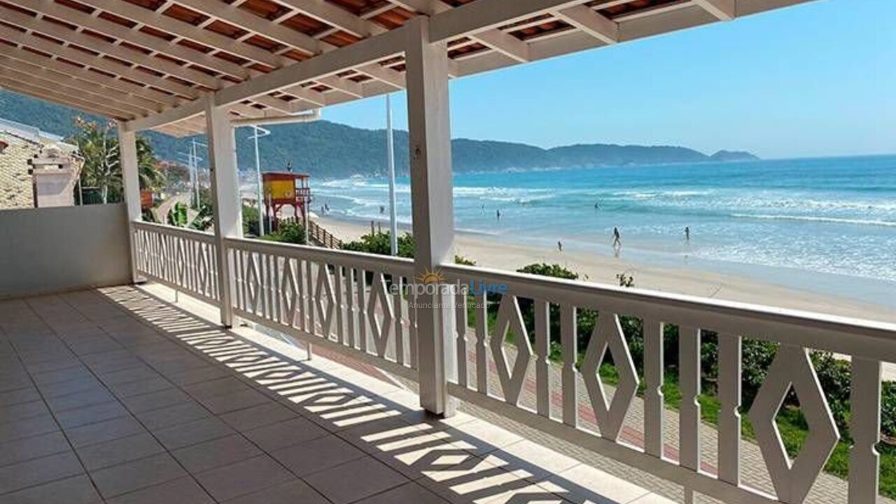 Casa para aluguel de temporada em Bombinhas (Praia de Bombas)