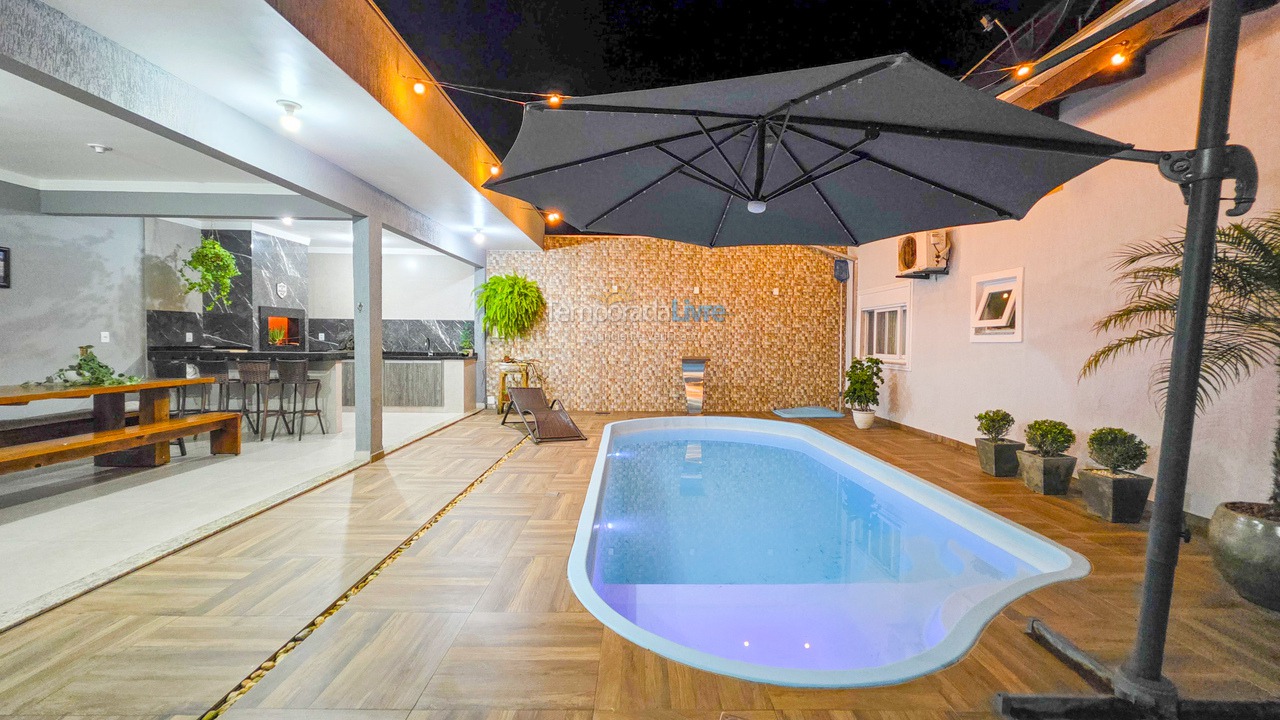 Casa para aluguel de temporada em São Francisco do Sul (Ubatuba)