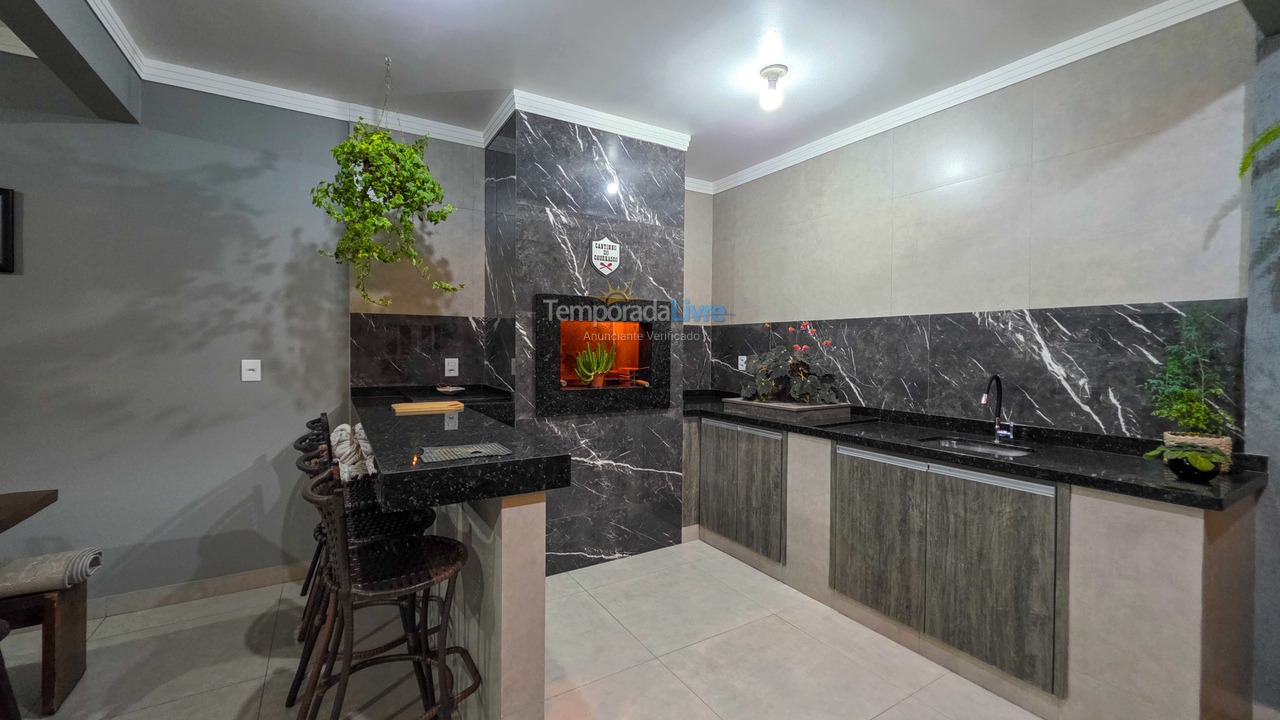 Casa para aluguel de temporada em São Francisco do Sul (Ubatuba)