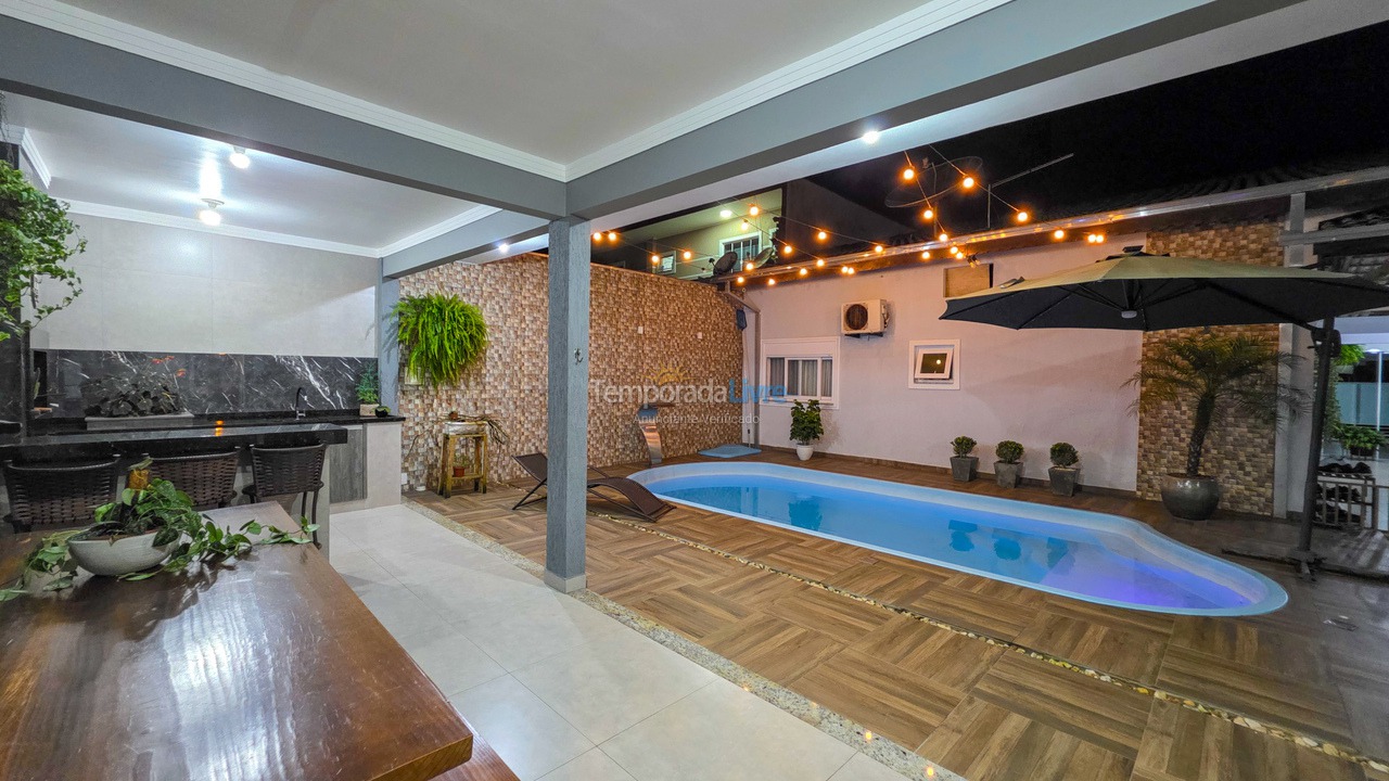 Casa para aluguel de temporada em São Francisco do Sul (Ubatuba)