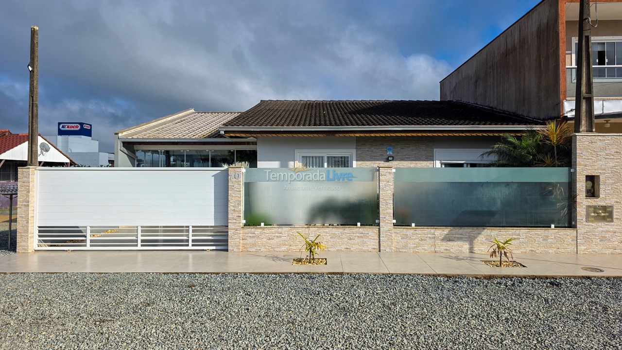 Casa para aluguel de temporada em São Francisco do Sul (Ubatuba)