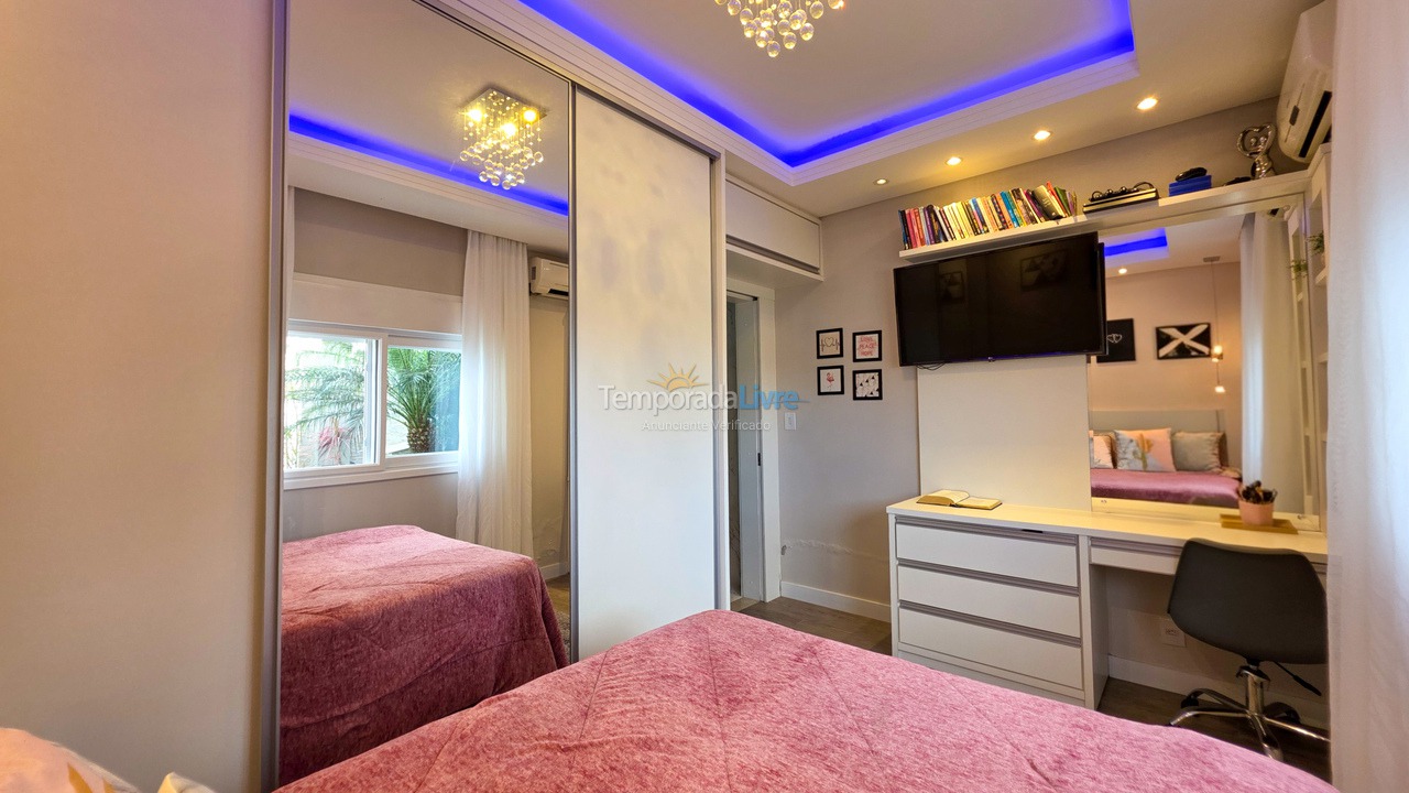 Casa para aluguel de temporada em São Francisco do Sul (Ubatuba)