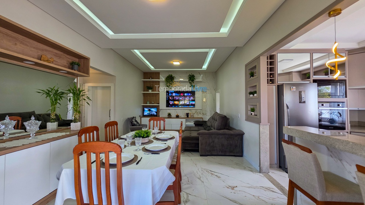 Casa para aluguel de temporada em São Francisco do Sul (Ubatuba)