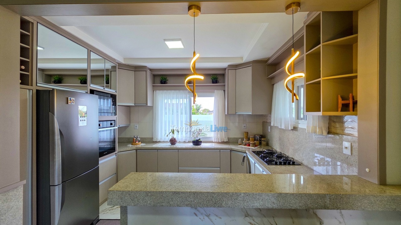 Casa para aluguel de temporada em São Francisco do Sul (Ubatuba)