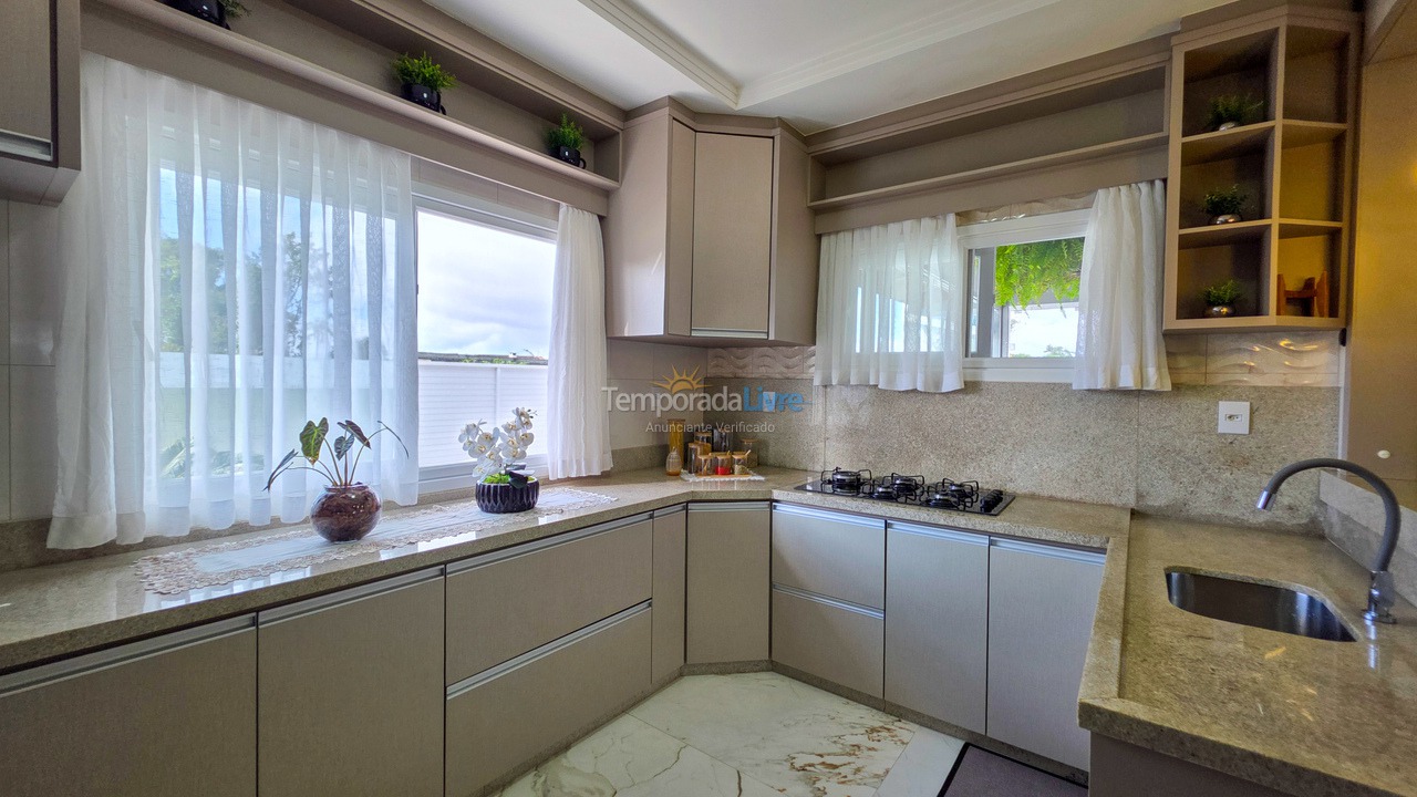 Casa para aluguel de temporada em São Francisco do Sul (Ubatuba)