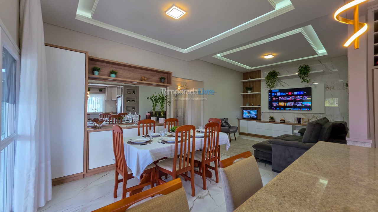 Casa para aluguel de temporada em São Francisco do Sul (Ubatuba)