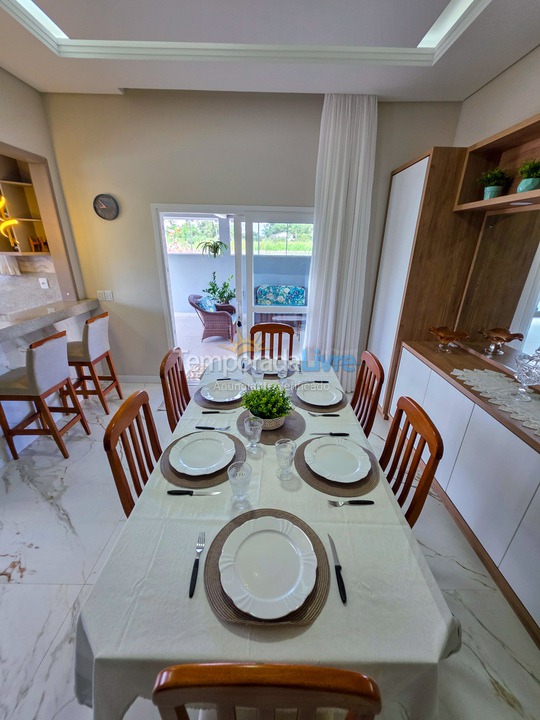Casa para aluguel de temporada em São Francisco do Sul (Ubatuba)