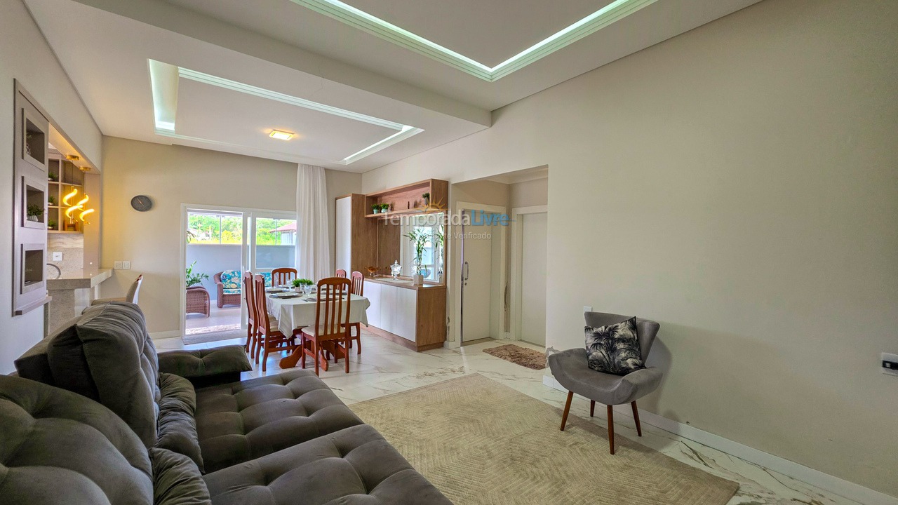 Casa para aluguel de temporada em São Francisco do Sul (Ubatuba)