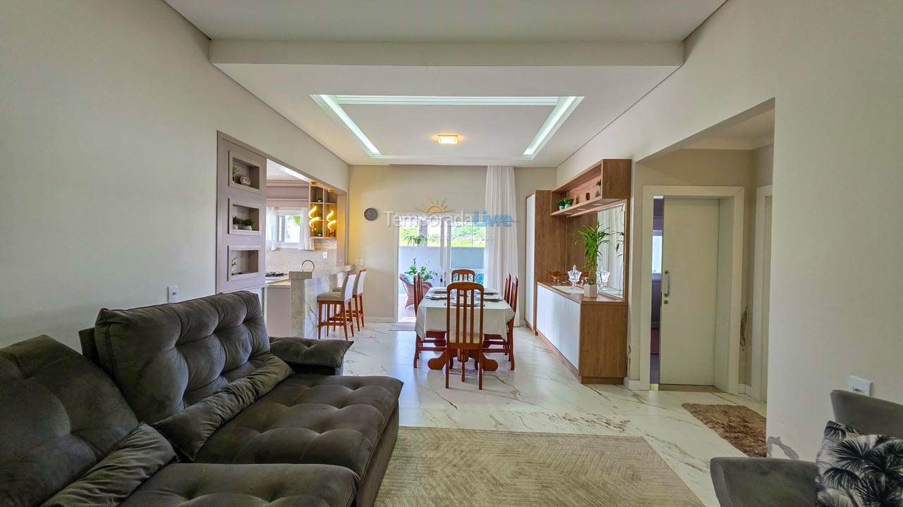 Casa para aluguel de temporada em São Francisco do Sul (Ubatuba)