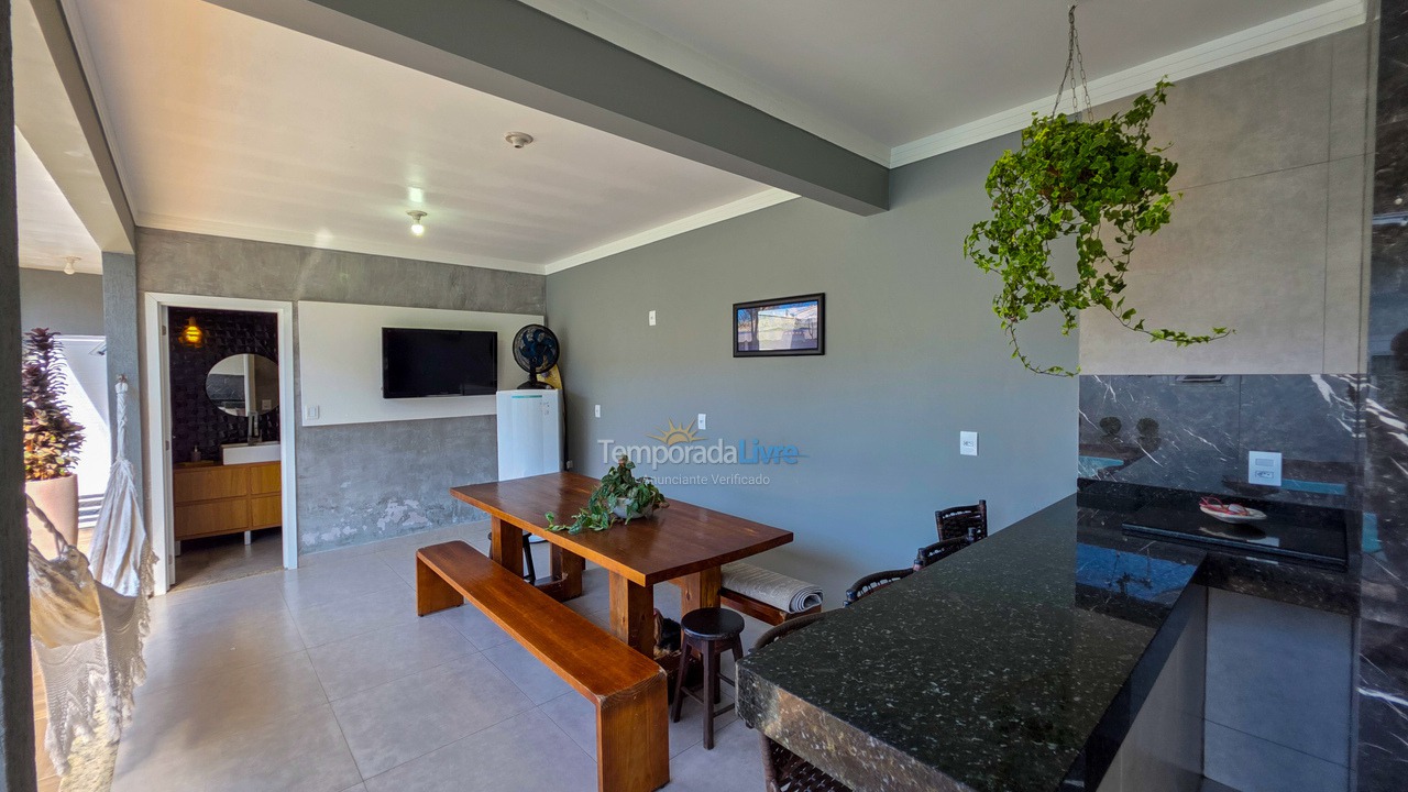 Casa para aluguel de temporada em São Francisco do Sul (Ubatuba)